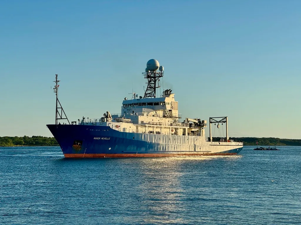 The research vessel Roger Revelle underway during the NESMA experiment.